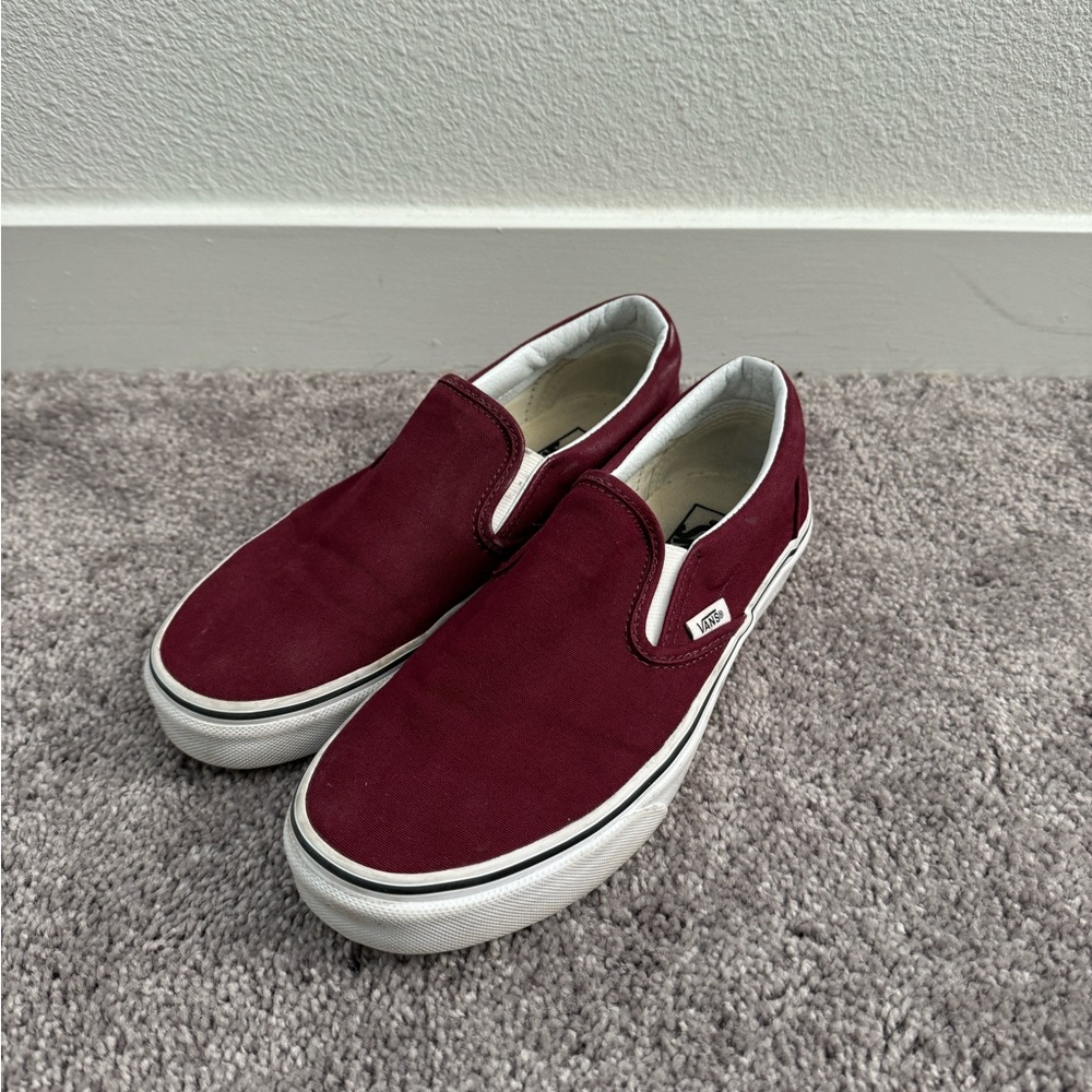 Vans Classic Slip Ons in Burgundy